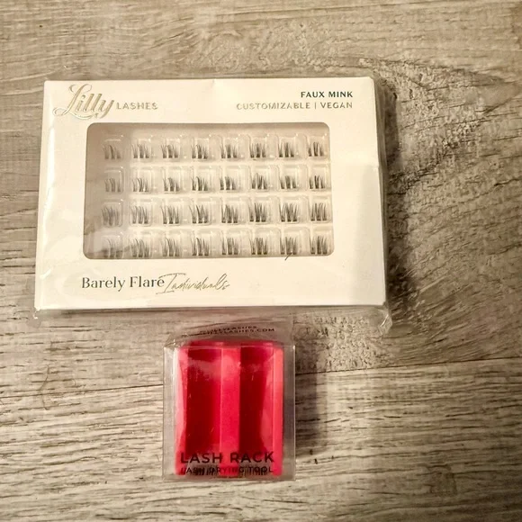 Lilly Lashes Barely Flare Individuals & Lash Rack Set - Picture 1 of 8